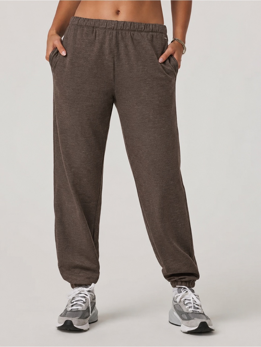 Vuori Halo Modern Sweatpant Women’s Java Heather RN#156509 Small Like New
